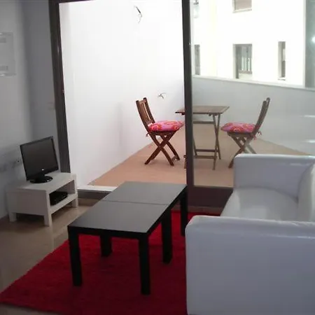 Edificio Triangulo En El Centro Del Pueblo De Conil Appartement